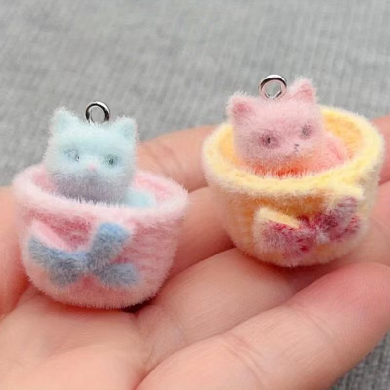 Resin Art Hanging - 4pcs 3D plush resin cat pendant,